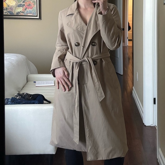 Classic Beige Trench Coat with Belt - Picture 3 of 11